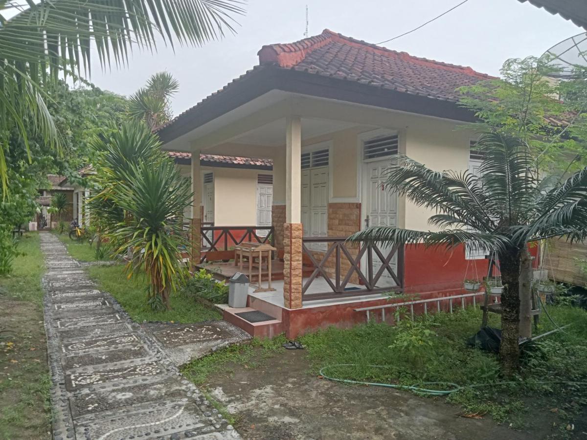 Homestay Lucu 2 Гили Траванган Экстерьер фото